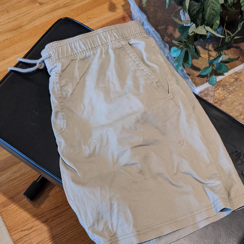 VISSLA Men's Tan Athletic Shorts